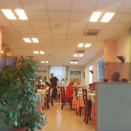 Hotel Romantica ริมินี ภายนอก รูปภาพ