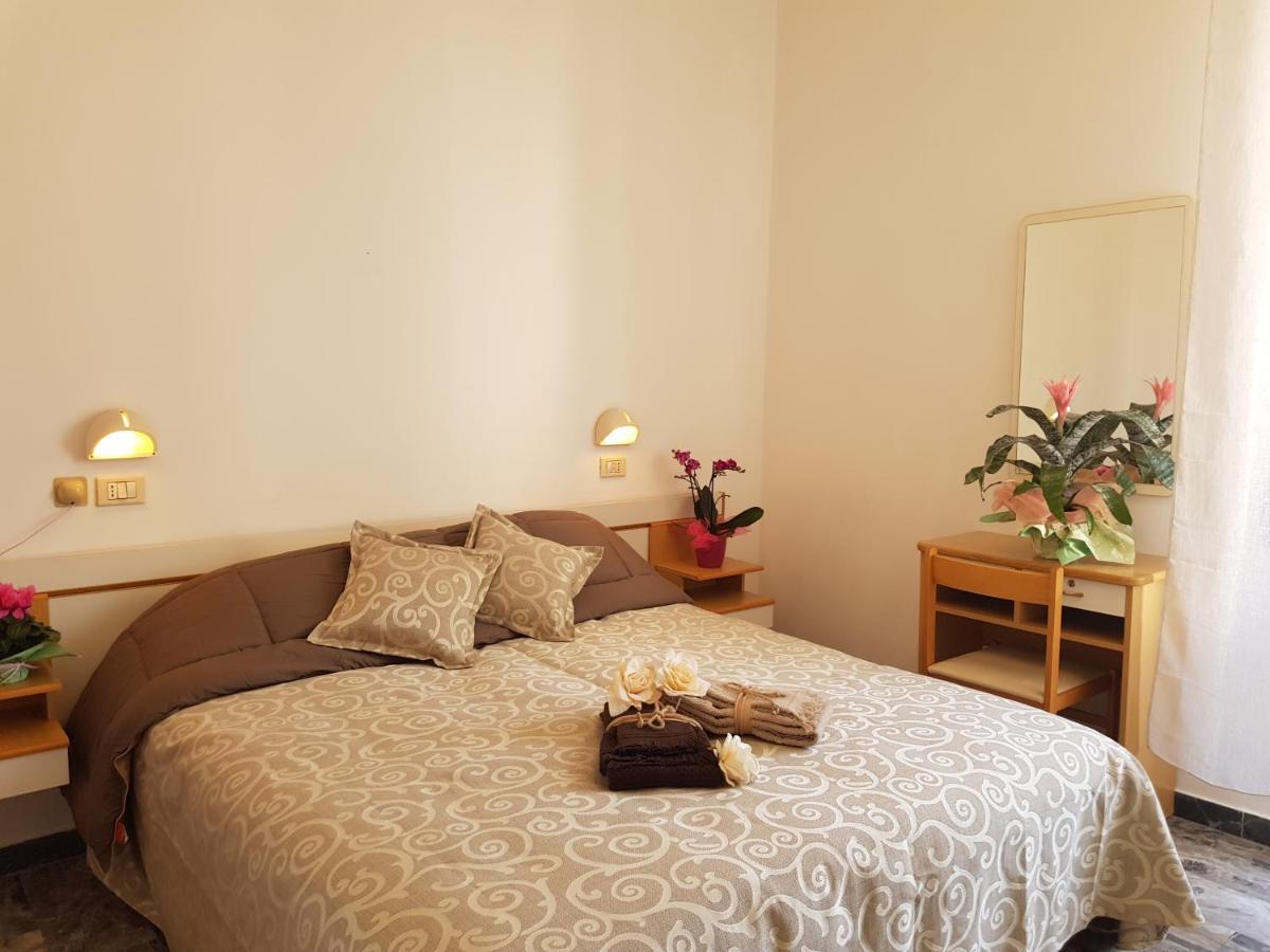 Hotel Romantica ริมินี ภายนอก รูปภาพ