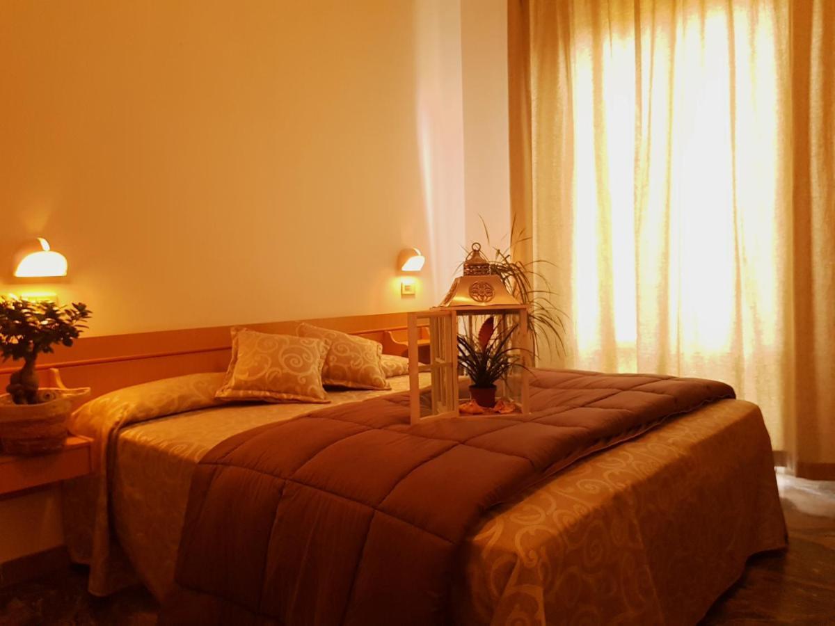 Hotel Romantica ริมินี ภายนอก รูปภาพ