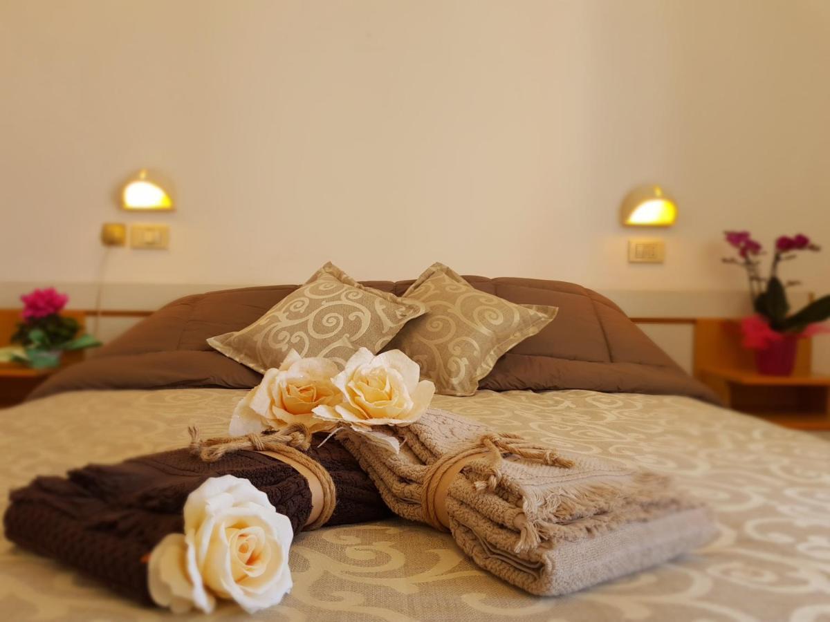 Hotel Romantica ริมินี ภายนอก รูปภาพ