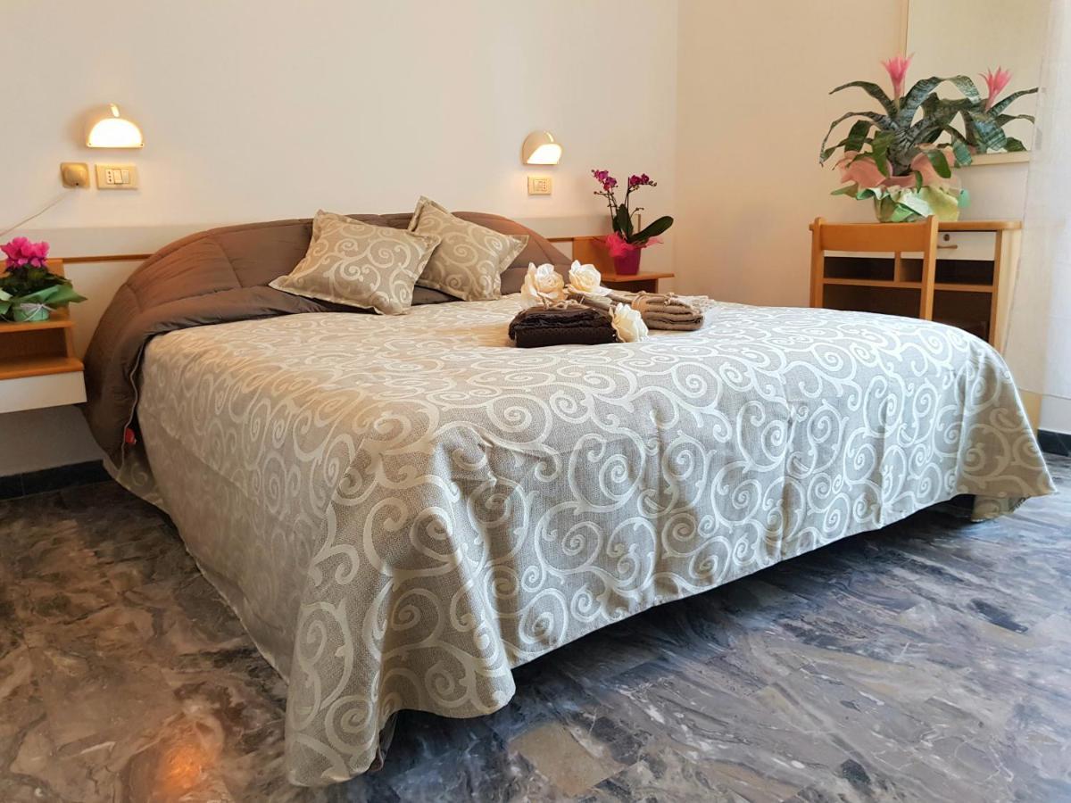 Hotel Romantica ริมินี ภายนอก รูปภาพ