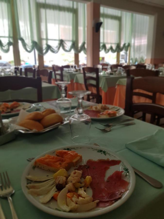 Hotel Romantica ริมินี ภายนอก รูปภาพ